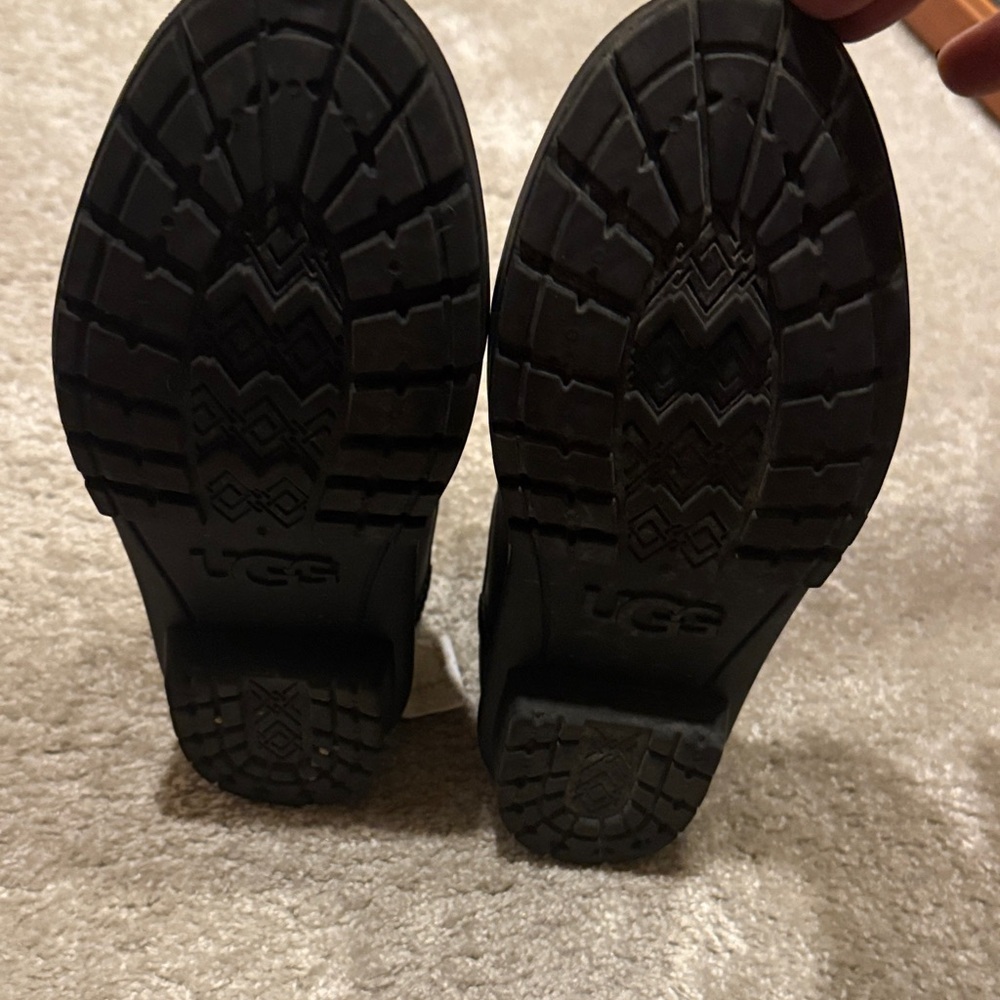Women’s Ugg “droplet” rain boot.
Size 9 - Picture 6 of 10